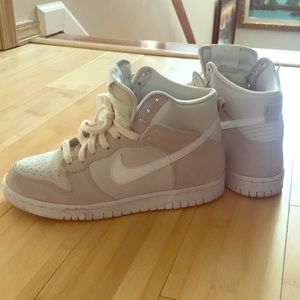 Grey and beige Nike’s | Size 4.5 Youth